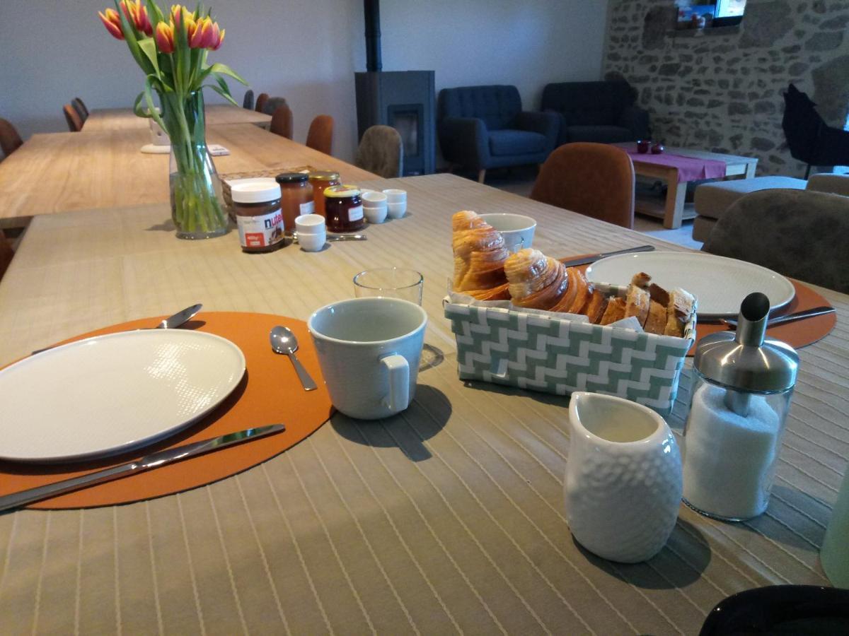 Chambres D'Hotes Quatre Mains Saint-Priest-des-Champs 외부 사진